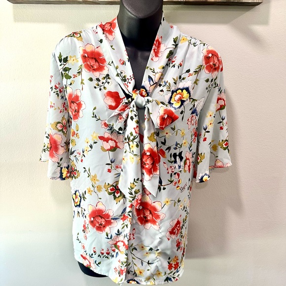 Rachel Zoe Floral Short Sleeve Tie Button Down - Picture 2 of 10